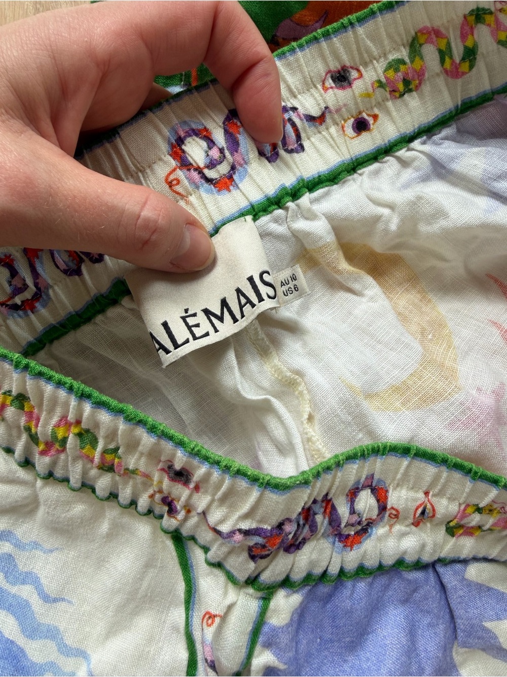Alemais Linen Set - Picture 3 of 10